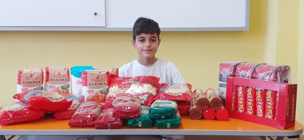 Споделена Коледа и в Антим. Учениците изпратиха хранителни продукти в 7 населени места