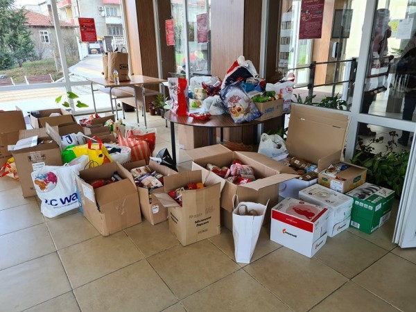 Споделена Коледа и в Антим. Учениците изпратиха хранителни продукти в 7 населени места