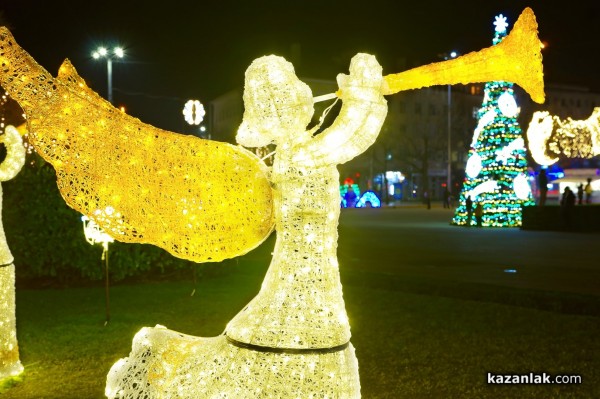 Коледните светлини в Казанлък