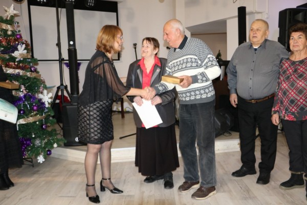 Сърцата на близо 50 златни двойки затуптяха под звуците на Менделсон в Казанлък