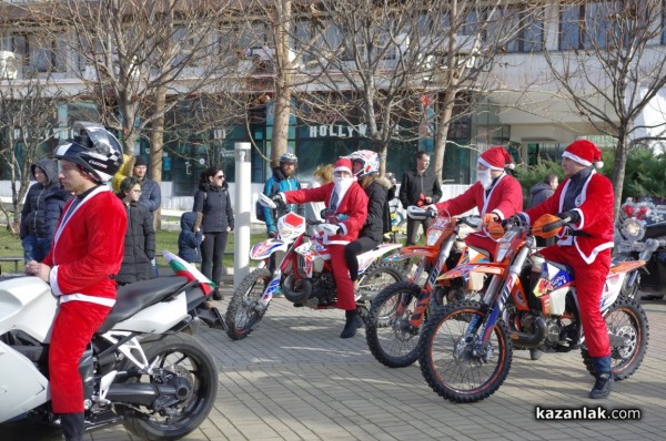 “Мото Коледа“ раздаде първите си 100 подаръци днес