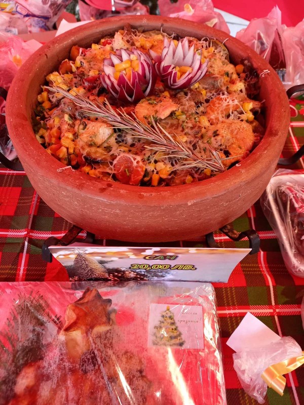 Коледният базар в Павел баня събра над 2000 лв. само за 3 дни