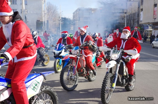 840 малчугани получиха подаръци от Мото коледа 2021 / ВИДЕО