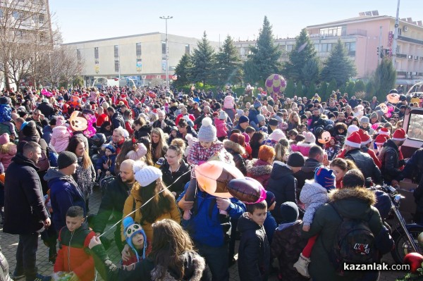 840 малчугани получиха подаръци от Мото коледа 2021 / ВИДЕО