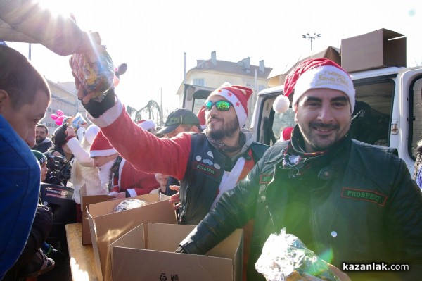 840 малчугани получиха подаръци от Мото коледа 2021 / ВИДЕО