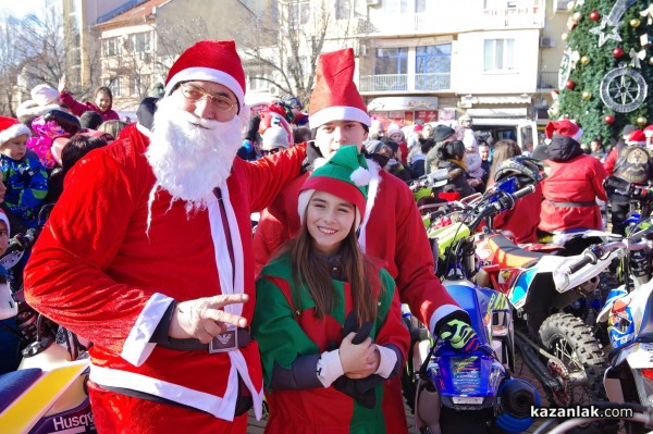 840 малчугани получиха подаръци от Мото коледа 2021 / ВИДЕО