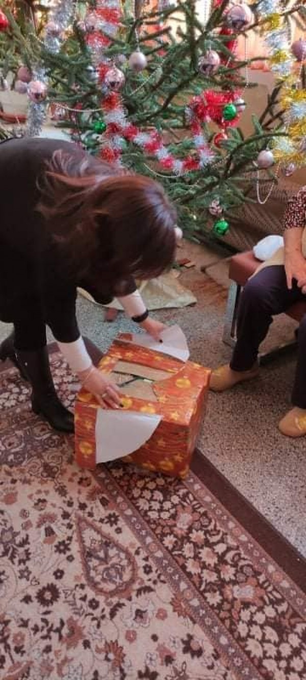 Третокласници зарадваха обитателите на Дом №3 за Коледа
