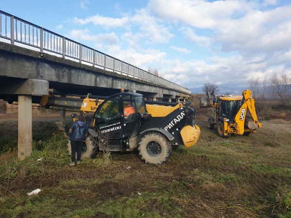 Ремонтираха моста в село Розово