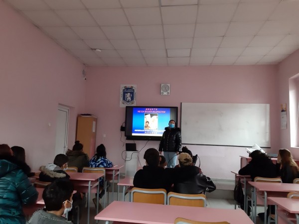 Казанлъшки младежи с кампании в подкрепа на учениците от града 