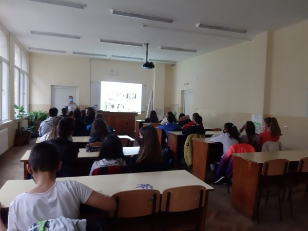 Казанлъшки младежи с кампании в подкрепа на учениците от града 