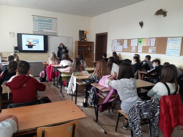 Казанлъшки младежи с кампании в подкрепа на учениците от града 