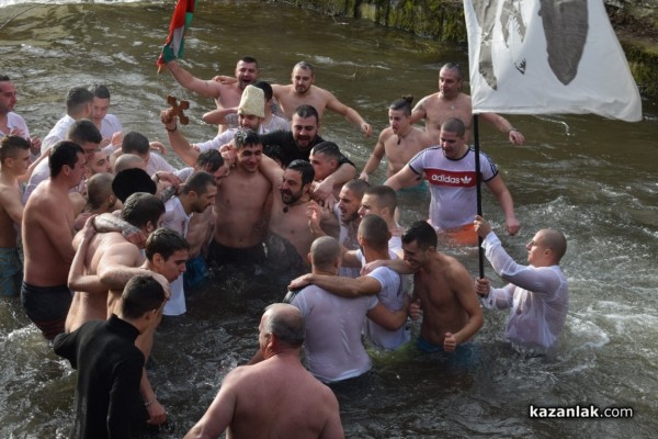 Спасителят на кръста Борислав: Да сме здрави, да пазим традициите си и да бъдем горди българи!