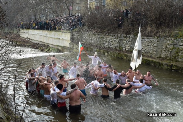 Спасителят на кръста Борислав: Да сме здрави, да пазим традициите си и да бъдем горди българи!