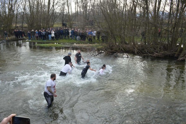 За пореден път Давид Жеков спаси кръста в Павел баня 
