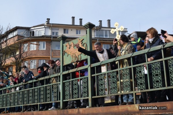 Спасителят на кръста Борислав: Да сме здрави, да пазим традициите си и да бъдем горди българи!