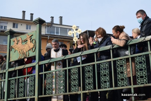 Спасителят на кръста Борислав: Да сме здрави, да пазим традициите си и да бъдем горди българи!