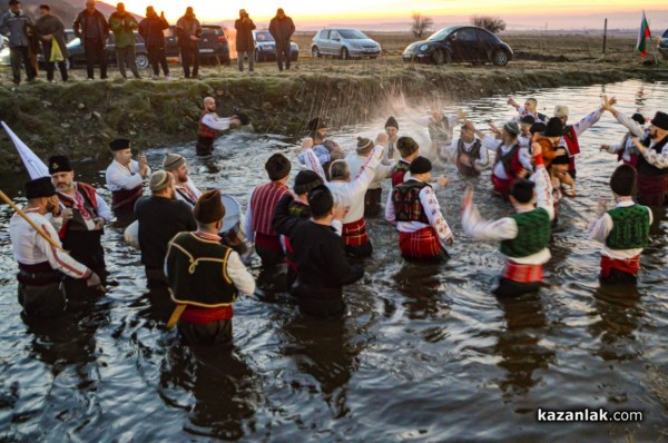 Боян Захариев спаси Богоявленския кръст в Шипка