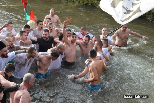 Спасителят на кръста Борислав: Да сме здрави, да пазим традициите си и да бъдем горди българи!