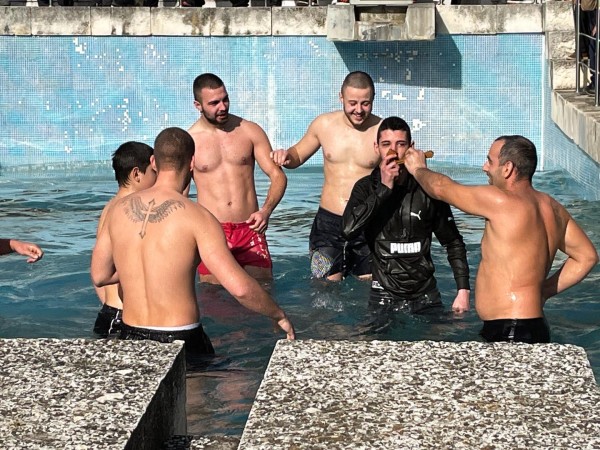 Казанлъчанин хвана кръста в Ивайловград