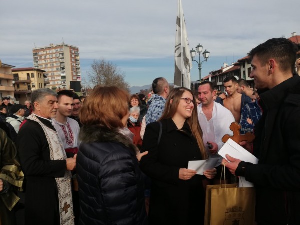 Спасителят на кръста Борислав: Да сме здрави, да пазим традициите си и да бъдем горди българи!