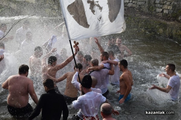 Спасителят на кръста Борислав: Да сме здрави, да пазим традициите си и да бъдем горди българи!