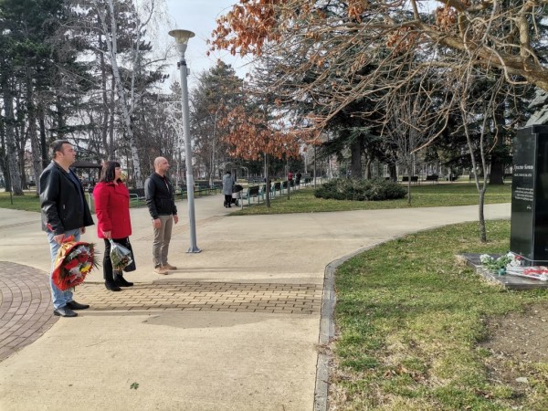 Казанлък почете 174 години от рождението на Христо Ботев