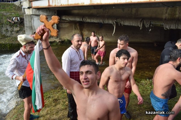 Спасителят на кръста Борислав: Да сме здрави, да пазим традициите си и да бъдем горди българи!