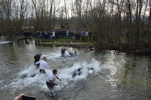 За пореден път Давид Жеков спаси кръста в Павел баня 