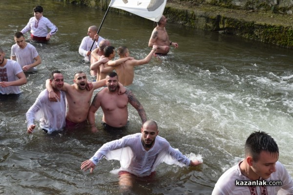 Спасителят на кръста Борислав: Да сме здрави, да пазим традициите си и да бъдем горди българи!