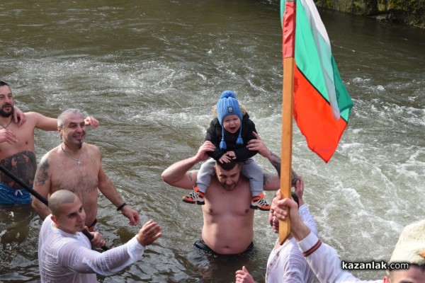 Спасителят на кръста Борислав: Да сме здрави, да пазим традициите си и да бъдем горди българи!