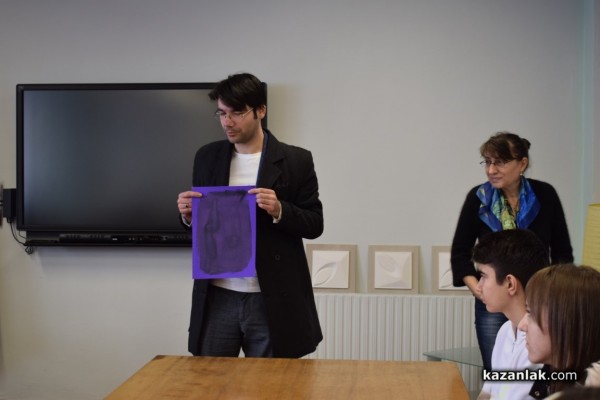 Фотографи показаха магията на синия принт пред казанлъшки ученици