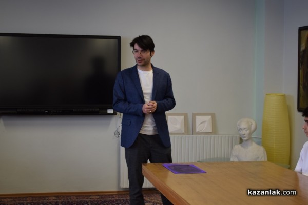 Фотографи показаха магията на синия принт пред казанлъшки ученици