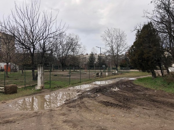 След ремонта на ВиК, алеята до бл.32 в Западното предстои да бъде асфалтирана 