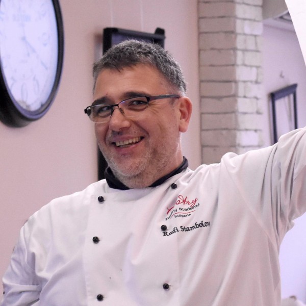 Клуб Хармония Спа кани на първи кралски шоколадов клас с шеф Ради Стамболов