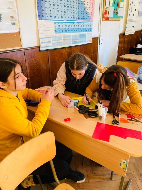 Седмокласници от ОУ „Св. Паисий Хилендарски“ напомнят за климатичните промени