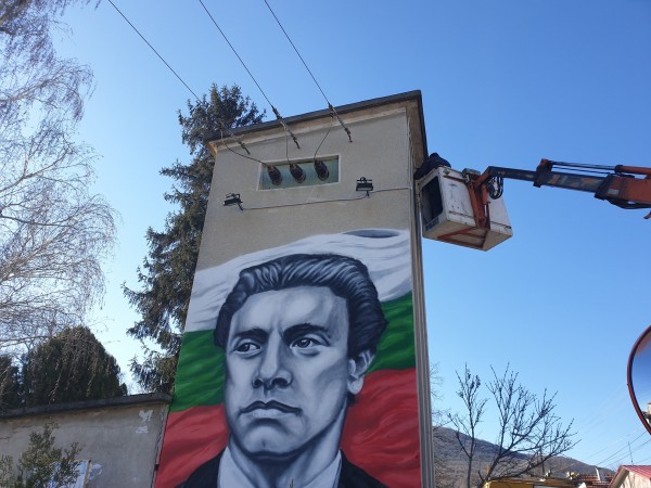 Поставиха осветление върху стенописа на Апостола в село Розово