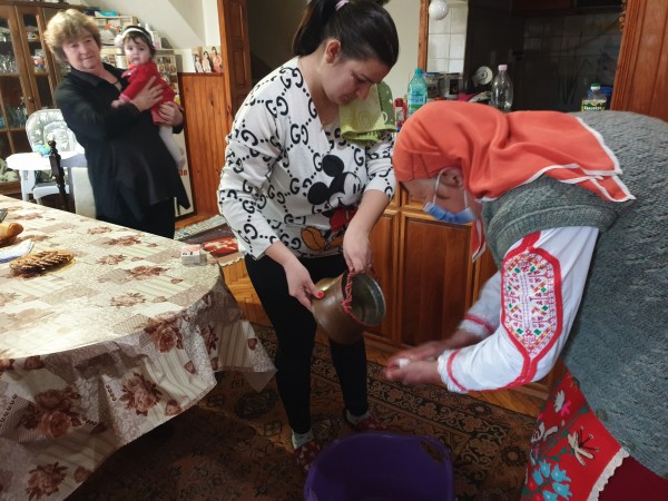 В Розово спазиха традицията за празника 