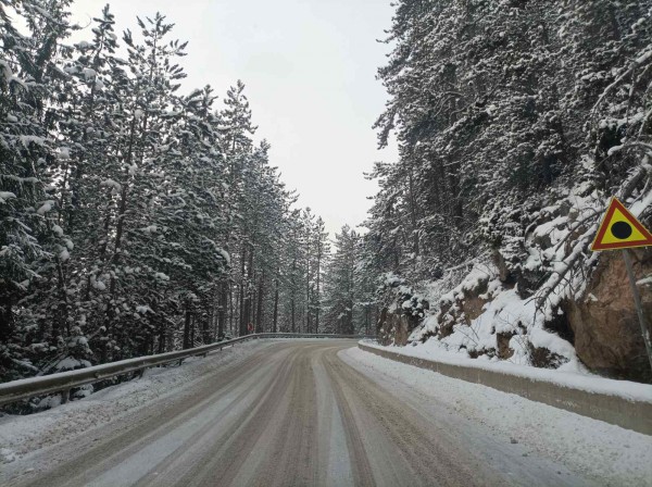 860 машини обработват републиканските пътища