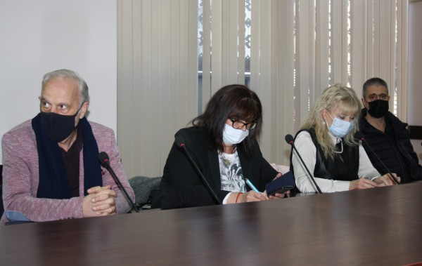 Вечерният час на заведенията остава