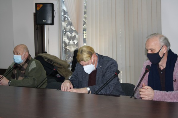 Вечерният час на заведенията остава