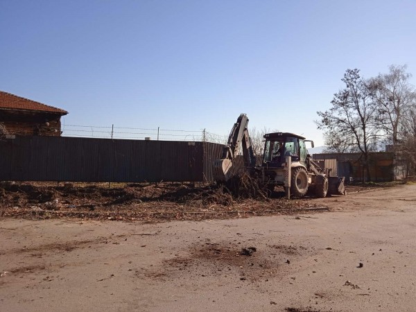 Почистиха улица “Цар Освободител“