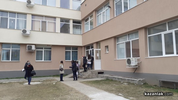 Осъвременяването на сградата на Поликлиниката продължава