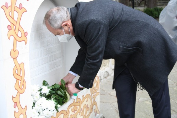 С панихида в Стара Загора почетоха паметта на жертвите на комунизма