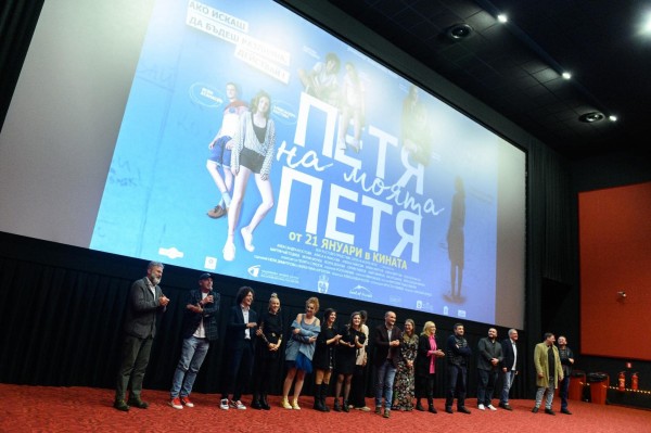 Казанлъчанка изпя саундтрака на най-гледания филм в кината в момента