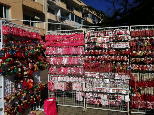 Първите мартеници вече са изложени на площад “Севтополис“