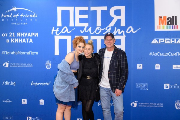 Казанлъчанка изпя саундтрака на най-гледания филм в кината в момента