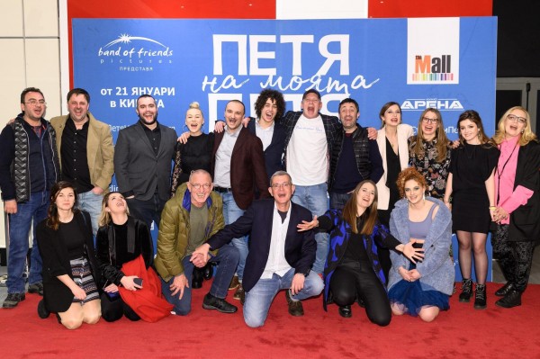 Казанлъчанка изпя саундтрака на най-гледания филм в кината в момента