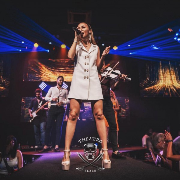 Казанлъчанка изпя саундтрака на най-гледания филм в кината в момента