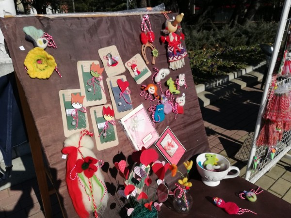 Първите мартеници вече са изложени на площад “Севтополис“