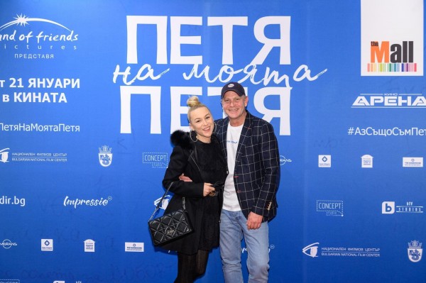 Казанлъчанка изпя саундтрака на най-гледания филм в кината в момента